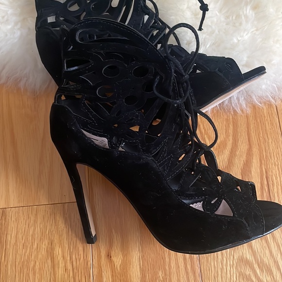 New Black lace up sandals heels, Brand: Madison by Shoedazzle, Size 7 - Picture 5 of 6